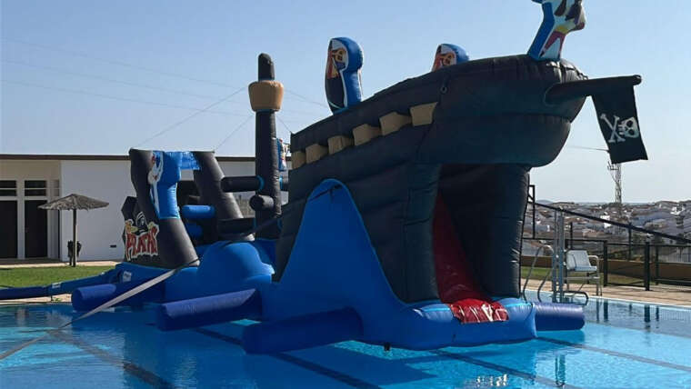 Hinchable acuático Dino Barco Pirata